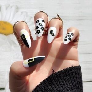 24 piece Acrylic Floral Colorblock Fake Nails